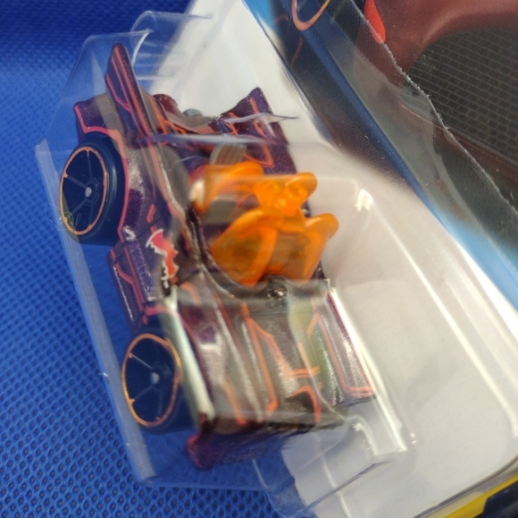 Hot Wheels Batmobile Cartoon Model - New Unopened - Picture 3 of 4